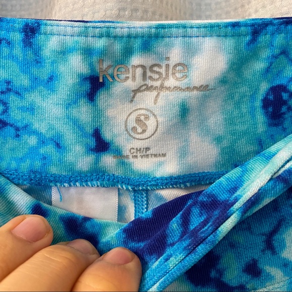 Tie Dye Blue and White 3/4 length leggings - Picture 4 of 6